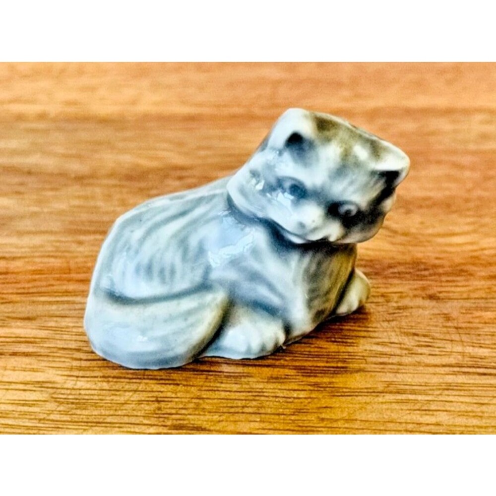 Wade England Red Rose Tea Cat Kitten Feline Figurine Whimsies